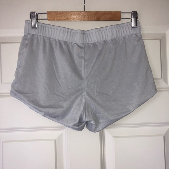 Women’s reversible Nike running shorts small - Picture 2 of 2